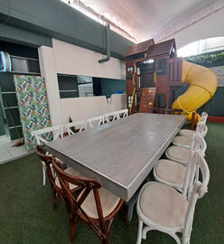 Área de juegos y cocina